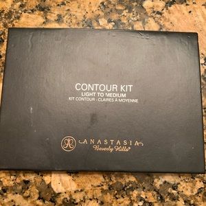 Anastasia contour kit - light to medium